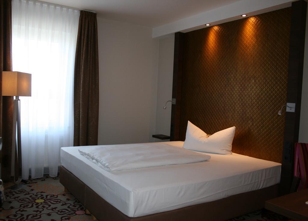 Hotel Parqeo Im A66 ゲルンハウゼン エクステリア 写真