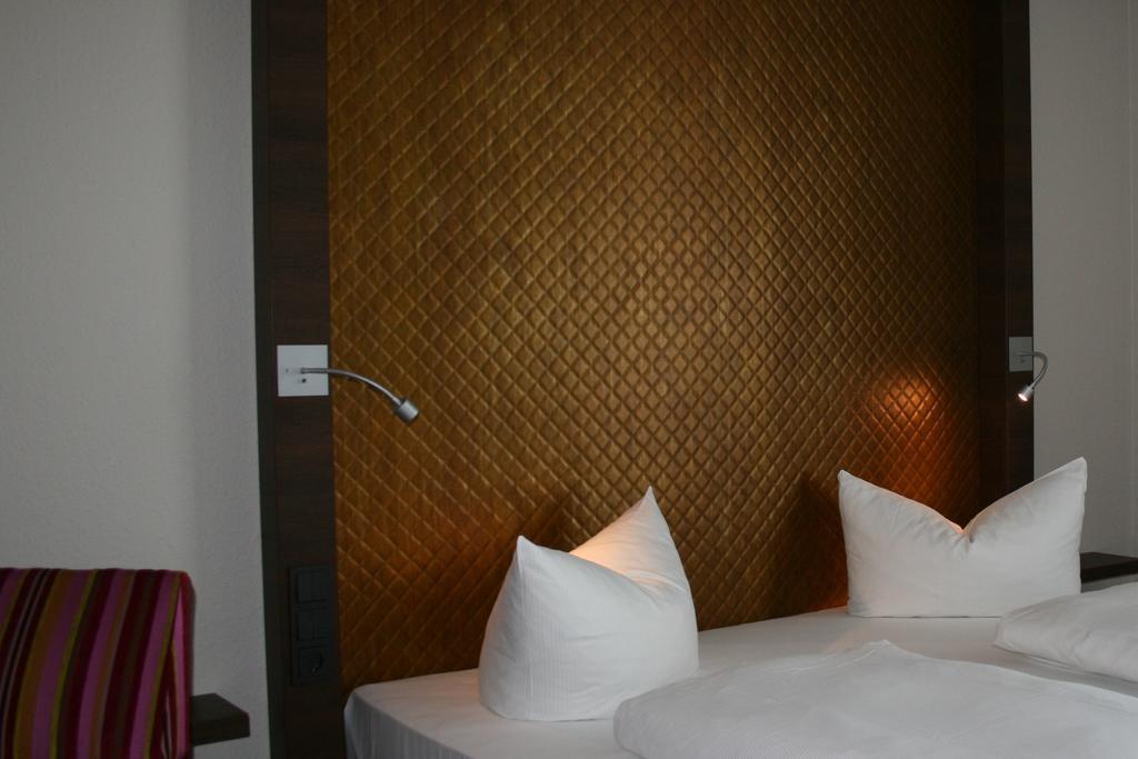 Hotel Parqeo Im A66 ゲルンハウゼン エクステリア 写真