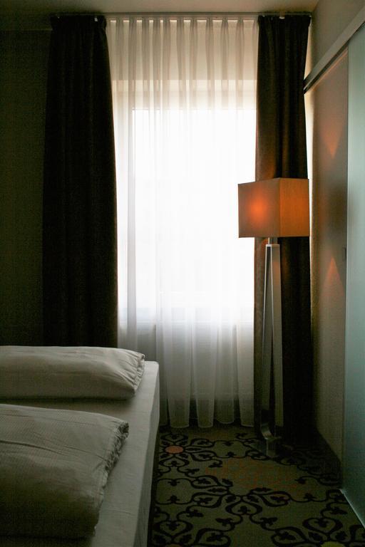 Hotel Parqeo Im A66 ゲルンハウゼン エクステリア 写真