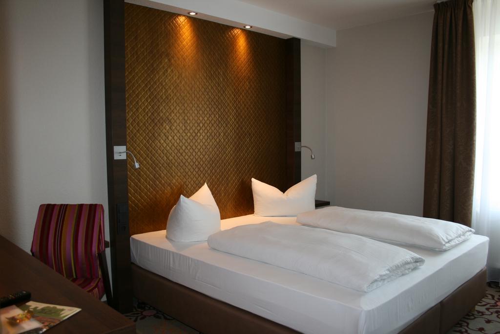 Hotel Parqeo Im A66 ゲルンハウゼン エクステリア 写真