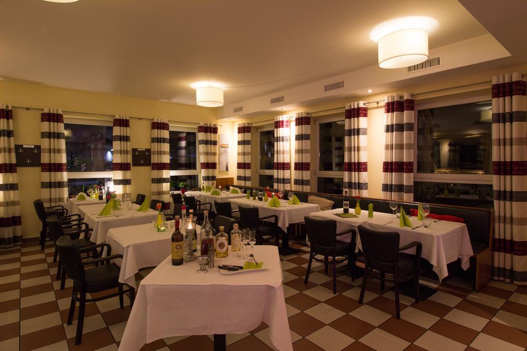 Hotel Parqeo Im A66 ゲルンハウゼン エクステリア 写真