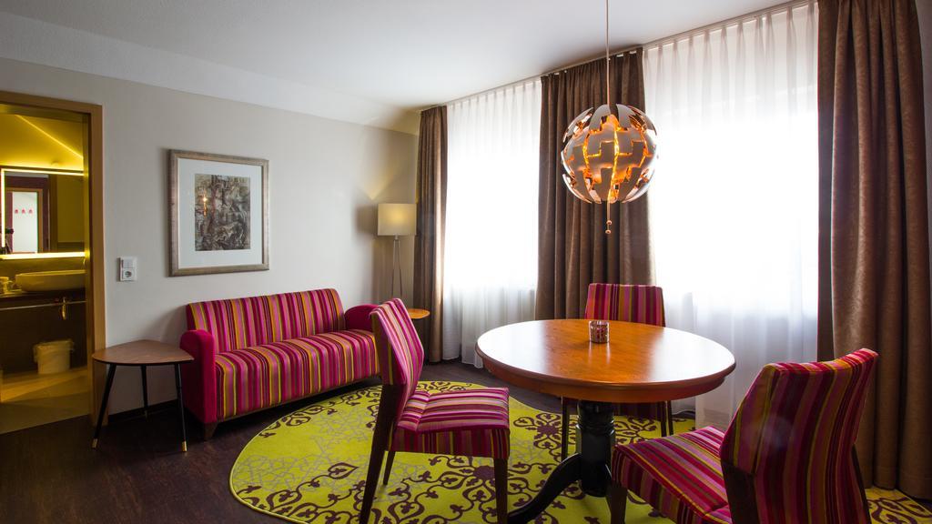 Hotel Parqeo Im A66 ゲルンハウゼン エクステリア 写真