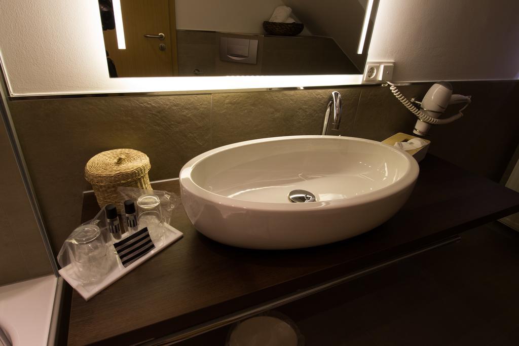 Hotel Parqeo Im A66 ゲルンハウゼン エクステリア 写真