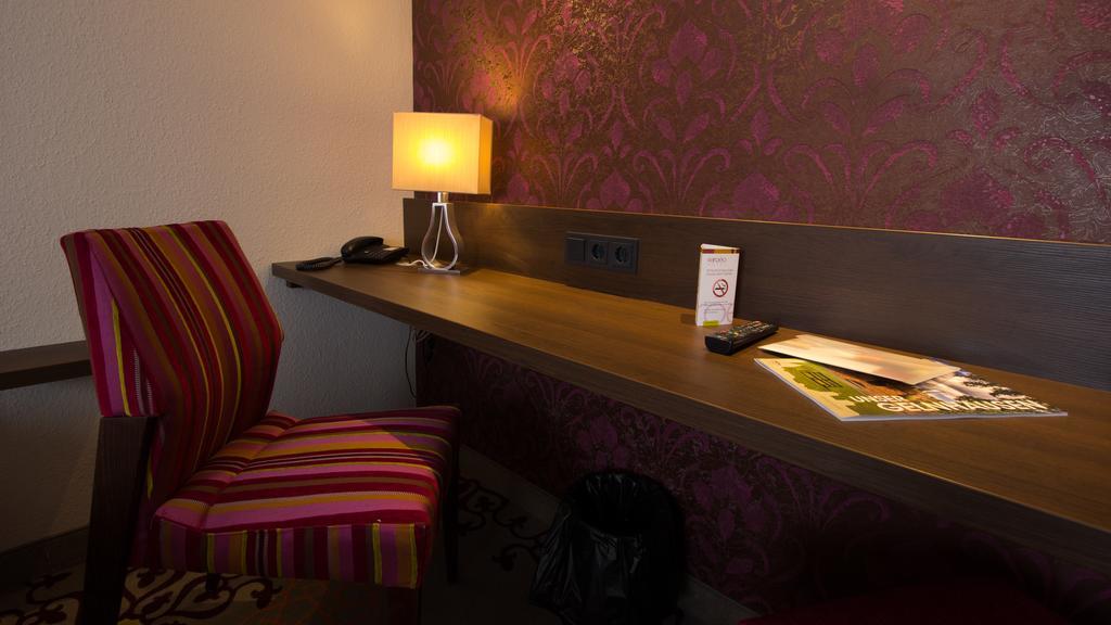 Hotel Parqeo Im A66 ゲルンハウゼン エクステリア 写真
