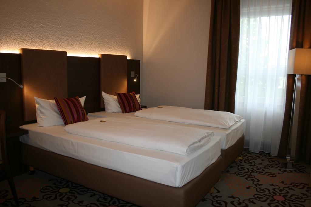 Hotel Parqeo Im A66 ゲルンハウゼン エクステリア 写真
