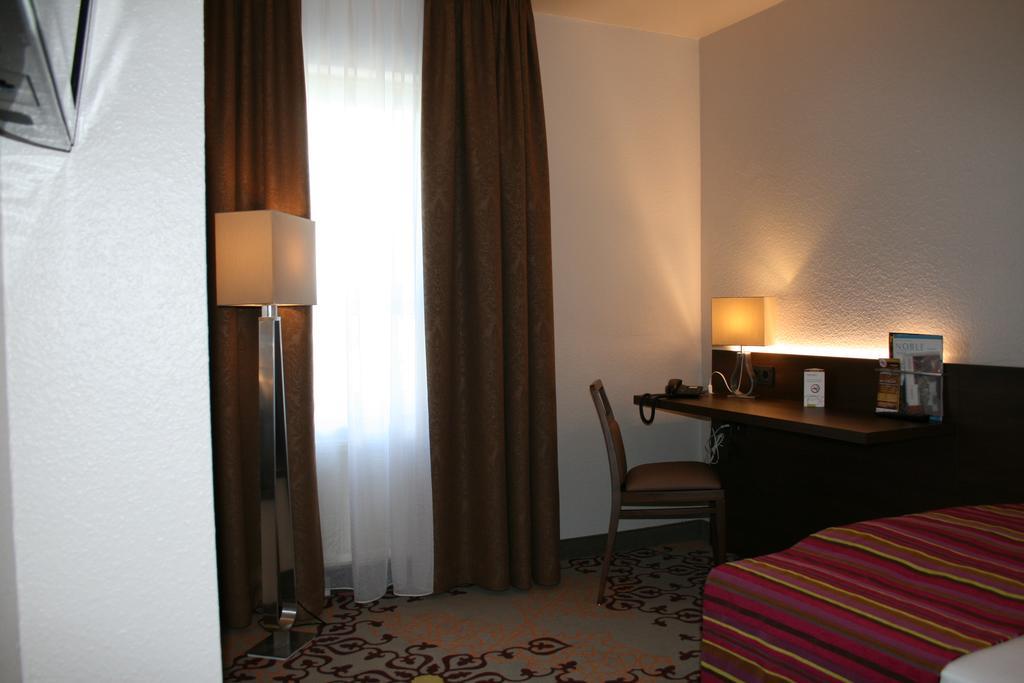 Hotel Parqeo Im A66 ゲルンハウゼン エクステリア 写真